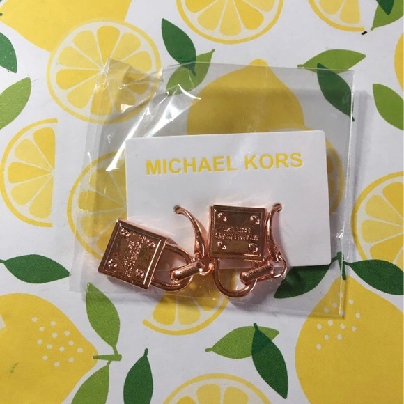 🍉 NWT Michael Kors Rose Gold Lock Earrings - Picture 5 of 9